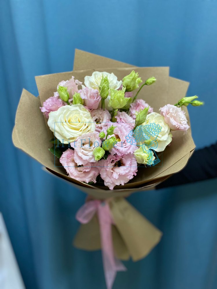 Букет цветов Сказочное утро Букет цветов из: Розы и Лизиантусы